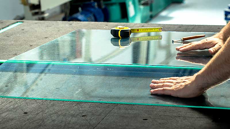 Custom glass and mirror cutting fabrication